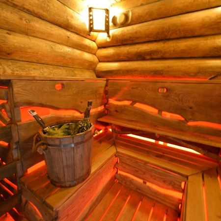 Folvark Gvozd Hotell Kamjanjuki Exteriör bild
