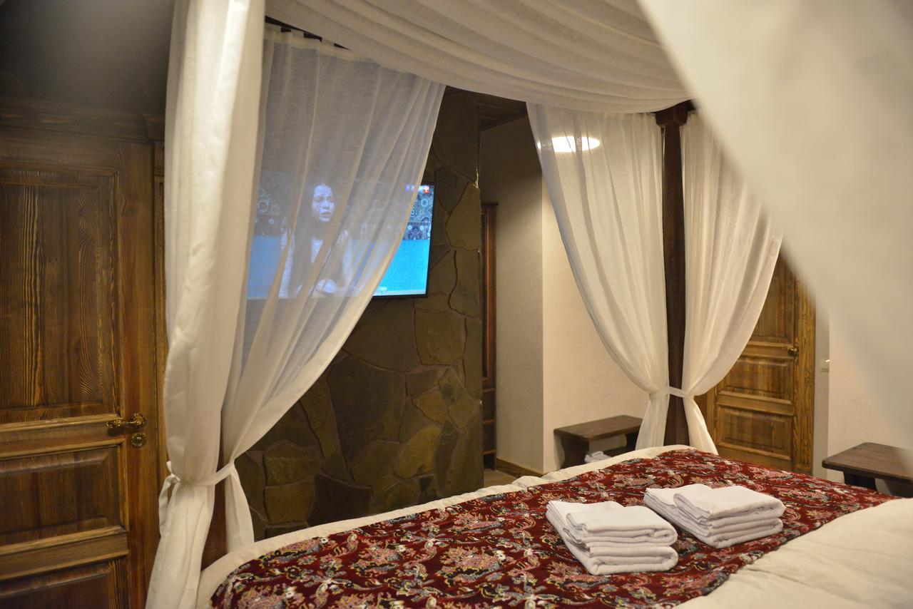 Folvark Gvozd Hotell Kamjanjuki Exteriör bild
