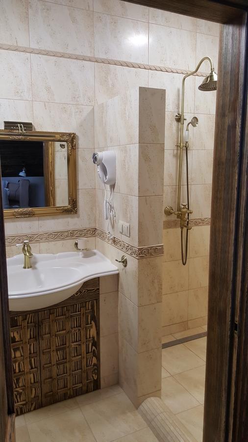 Folvark Gvozd Hotell Kamjanjuki Exteriör bild