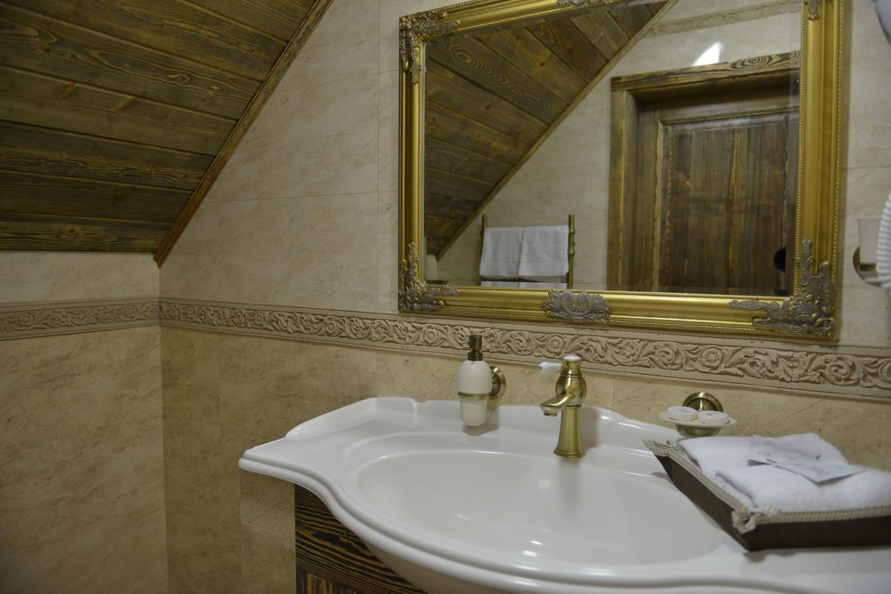 Folvark Gvozd Hotell Kamjanjuki Exteriör bild