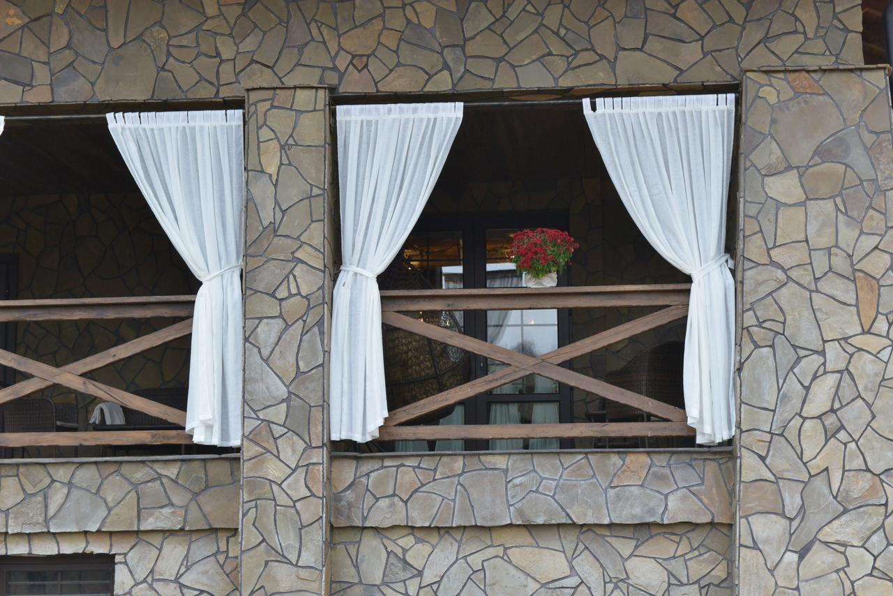 Folvark Gvozd Hotell Kamjanjuki Exteriör bild