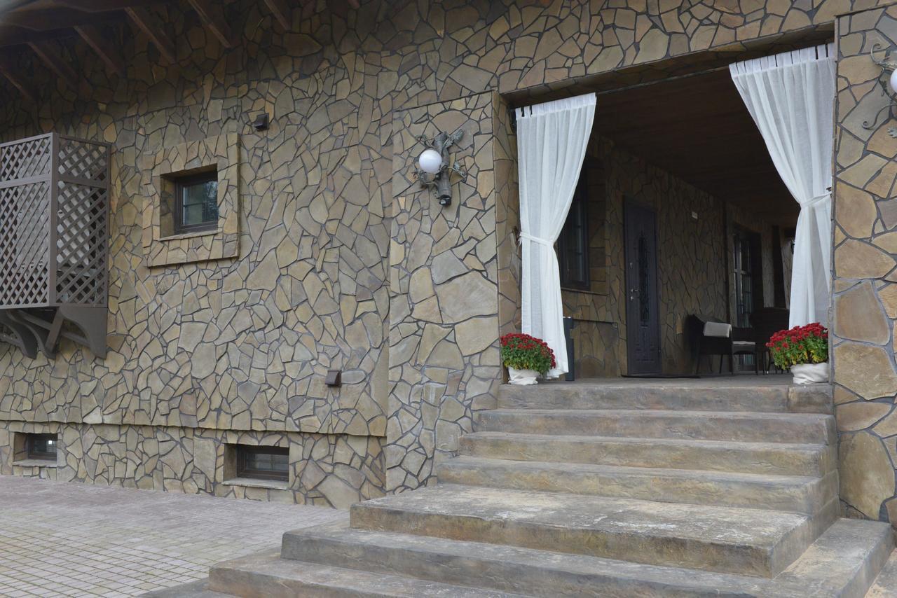 Folvark Gvozd Hotell Kamjanjuki Exteriör bild