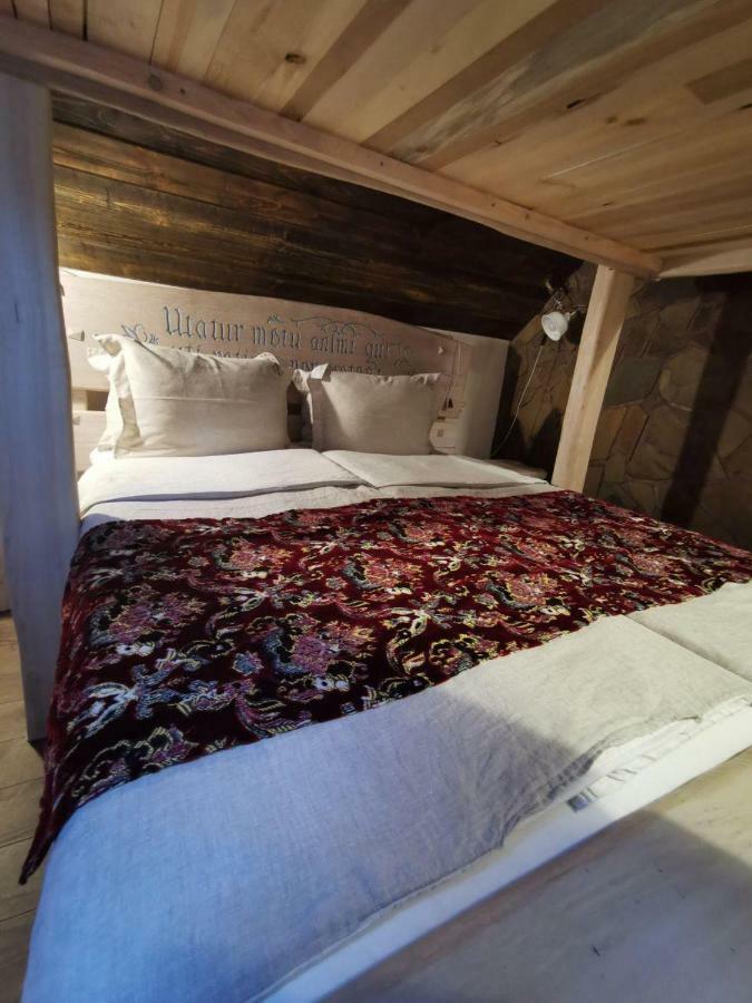 Folvark Gvozd Hotell Kamjanjuki Exteriör bild