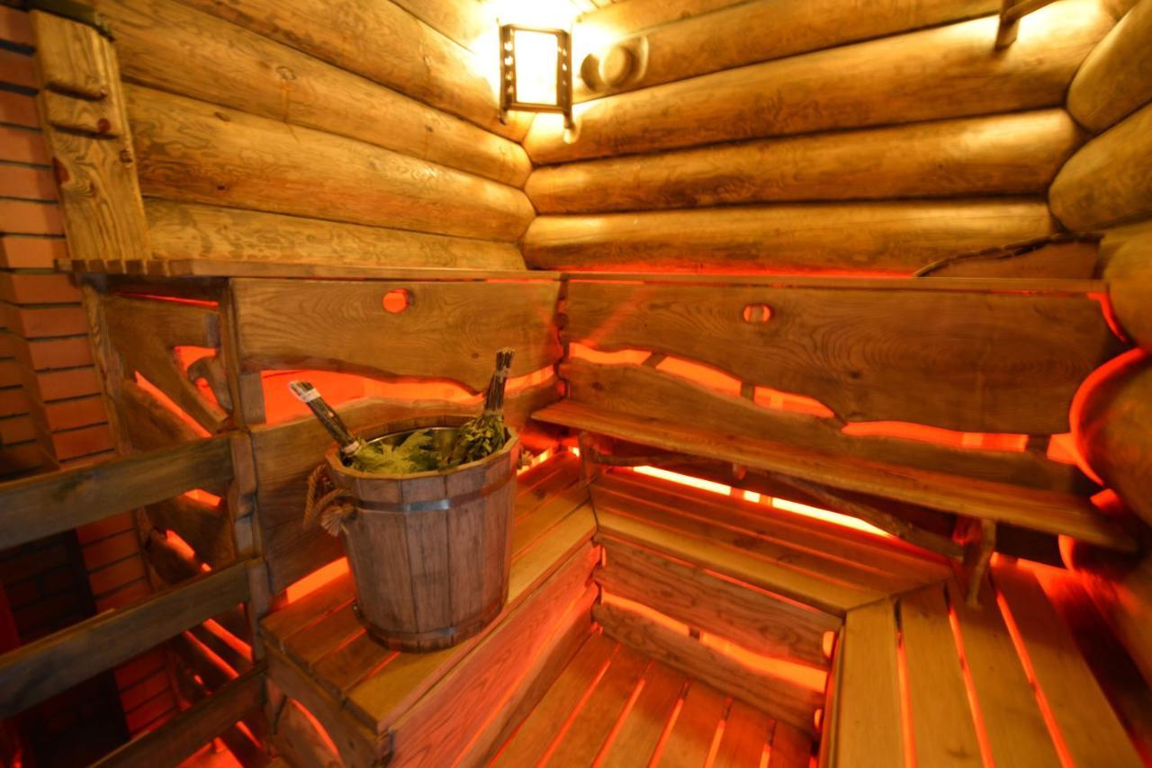 Folvark Gvozd Hotell Kamjanjuki Exteriör bild